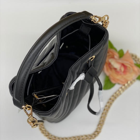 MICHAEL KORS SMALL BUCKET XBODY BLACK - Picture 10 of 16